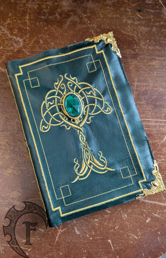 Livre brodé Elfique