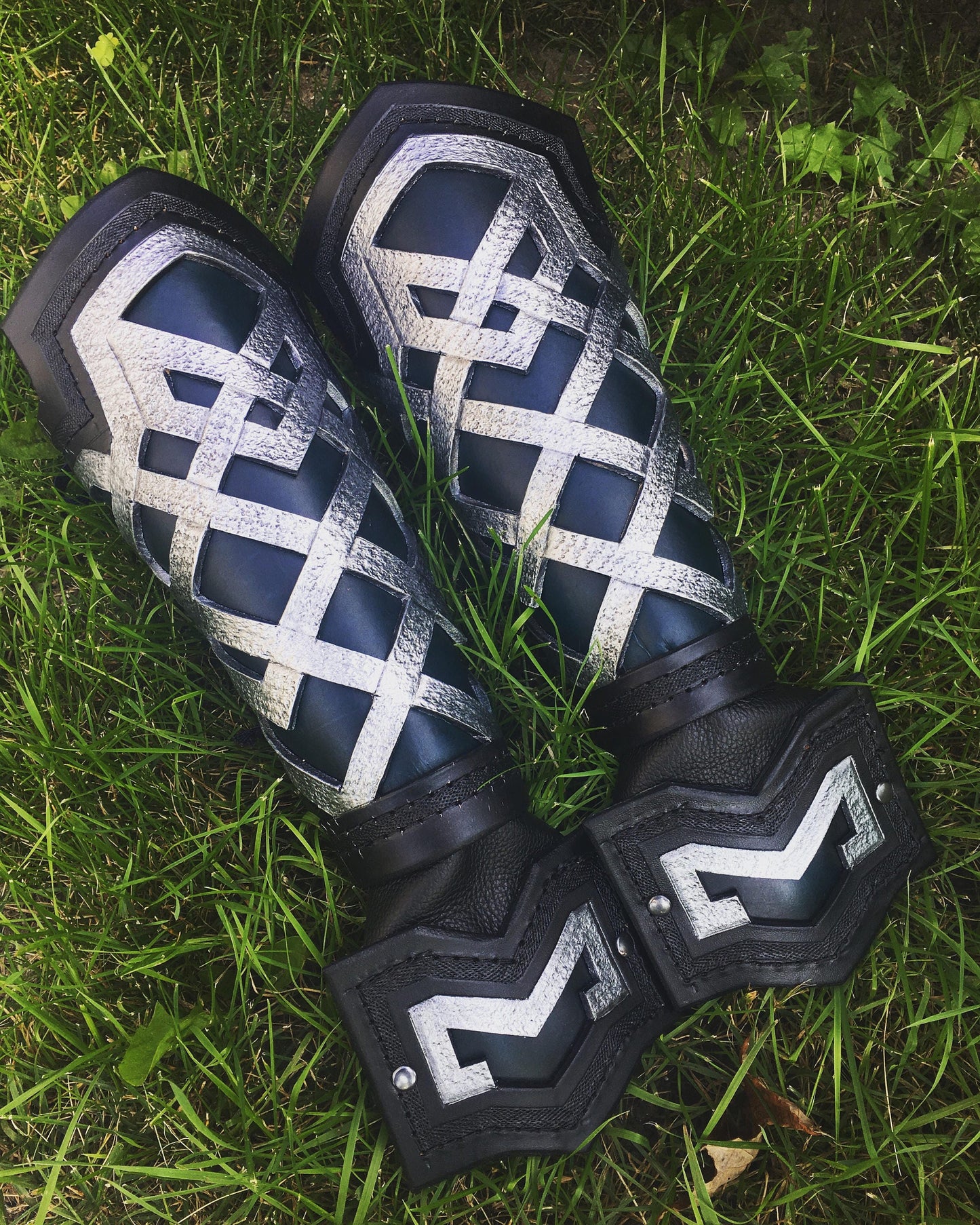 Dwarven Leather Bracer, larp, larping, larper, armor, costume, lotr, dwarf, dwarvish, fantasy, medeival